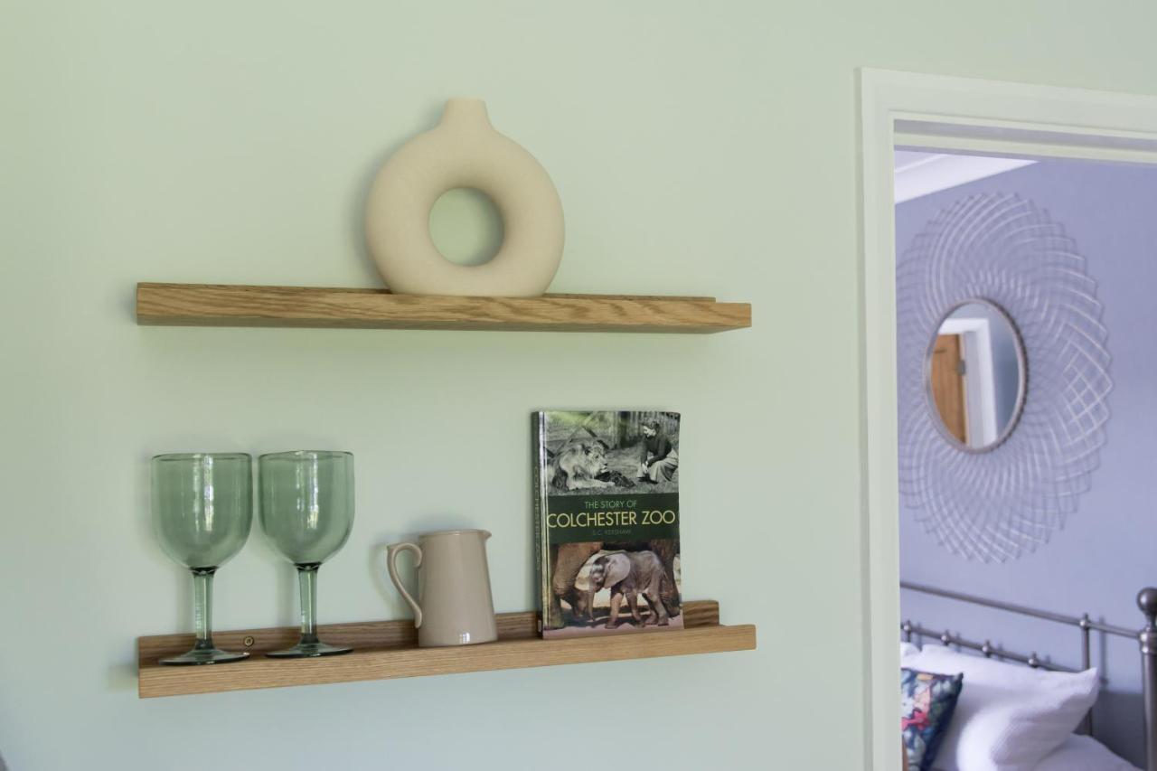Luxury Self Catering With Cosy Cabin & Sauna In Colchester Exteriör bild